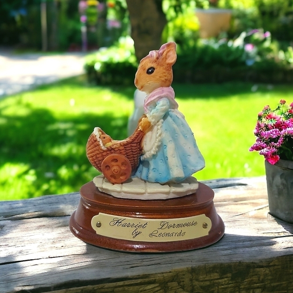 Vintage 1989 Little Nook Village Harriet Dormouse Figurine